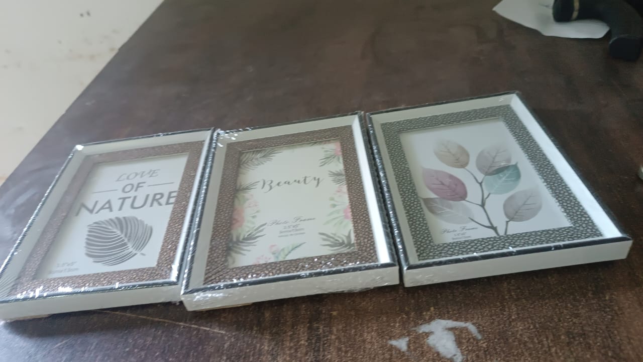 Modern Plastic Picture Frame Photo Holder (1 Pc Mix Color Design 1512 Cm)