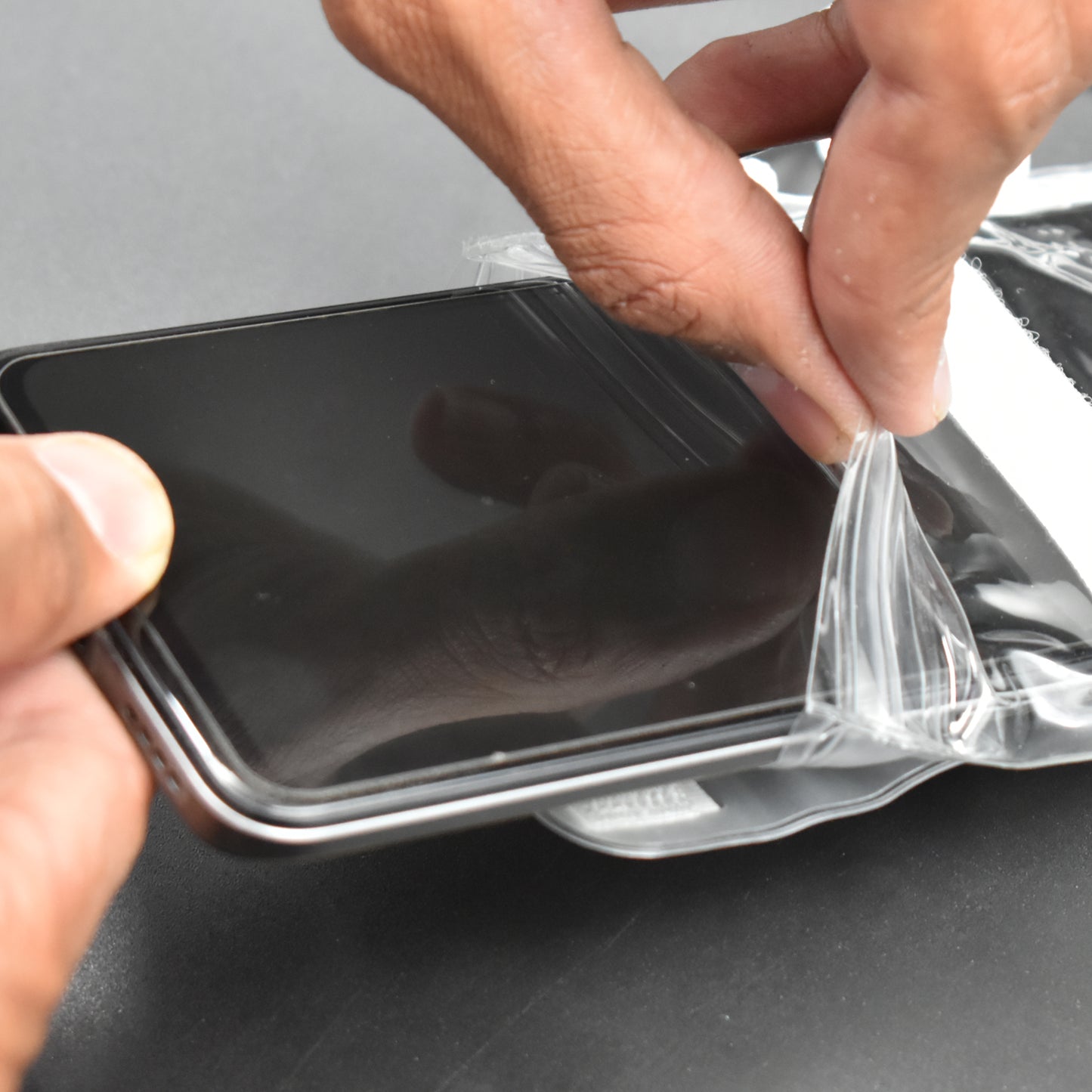 0601 Waterproof Mobile Pouch (6.2 Inch Random Colour)