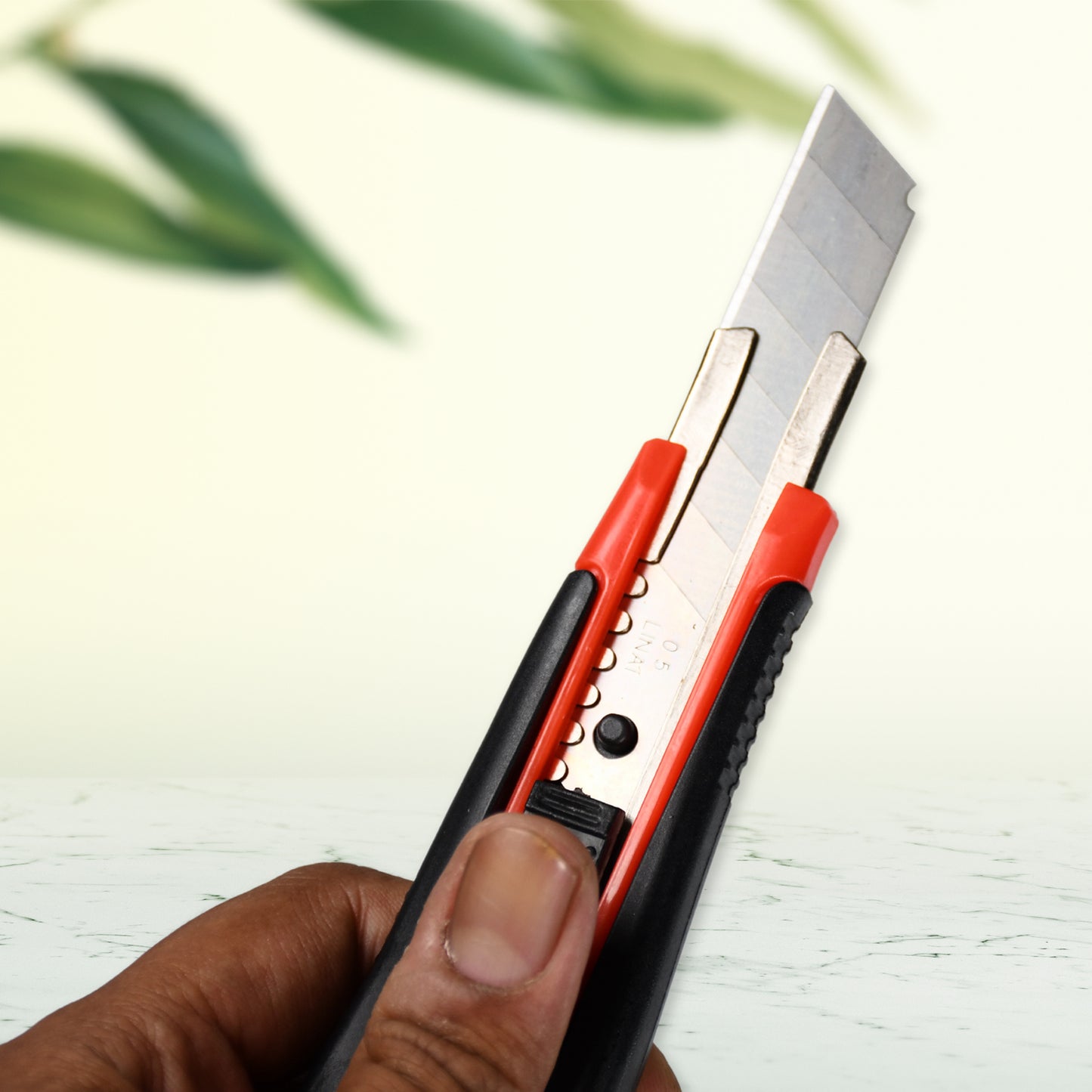 7532 Heavy Duty 18 Mm Cutter Knife Set With Rubbered Handle With Extra Blades Best Use For Office And Home Use